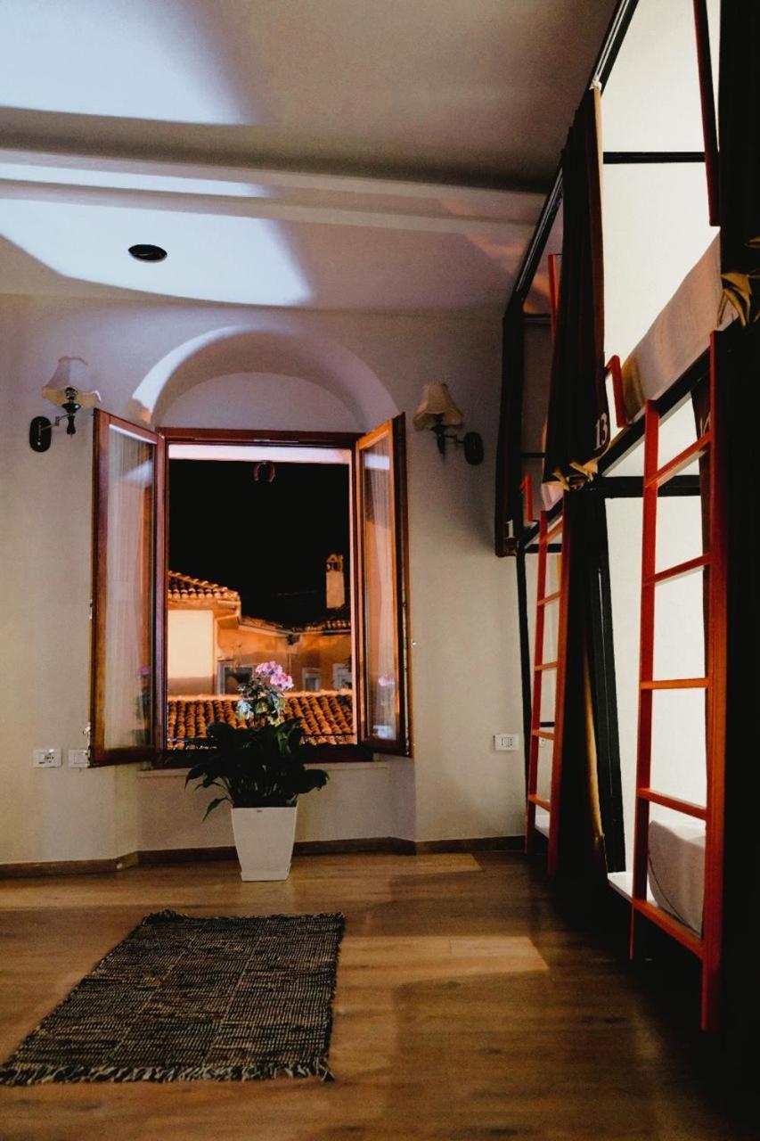 Scodrinon Hostel Shkodër Exteriör bild